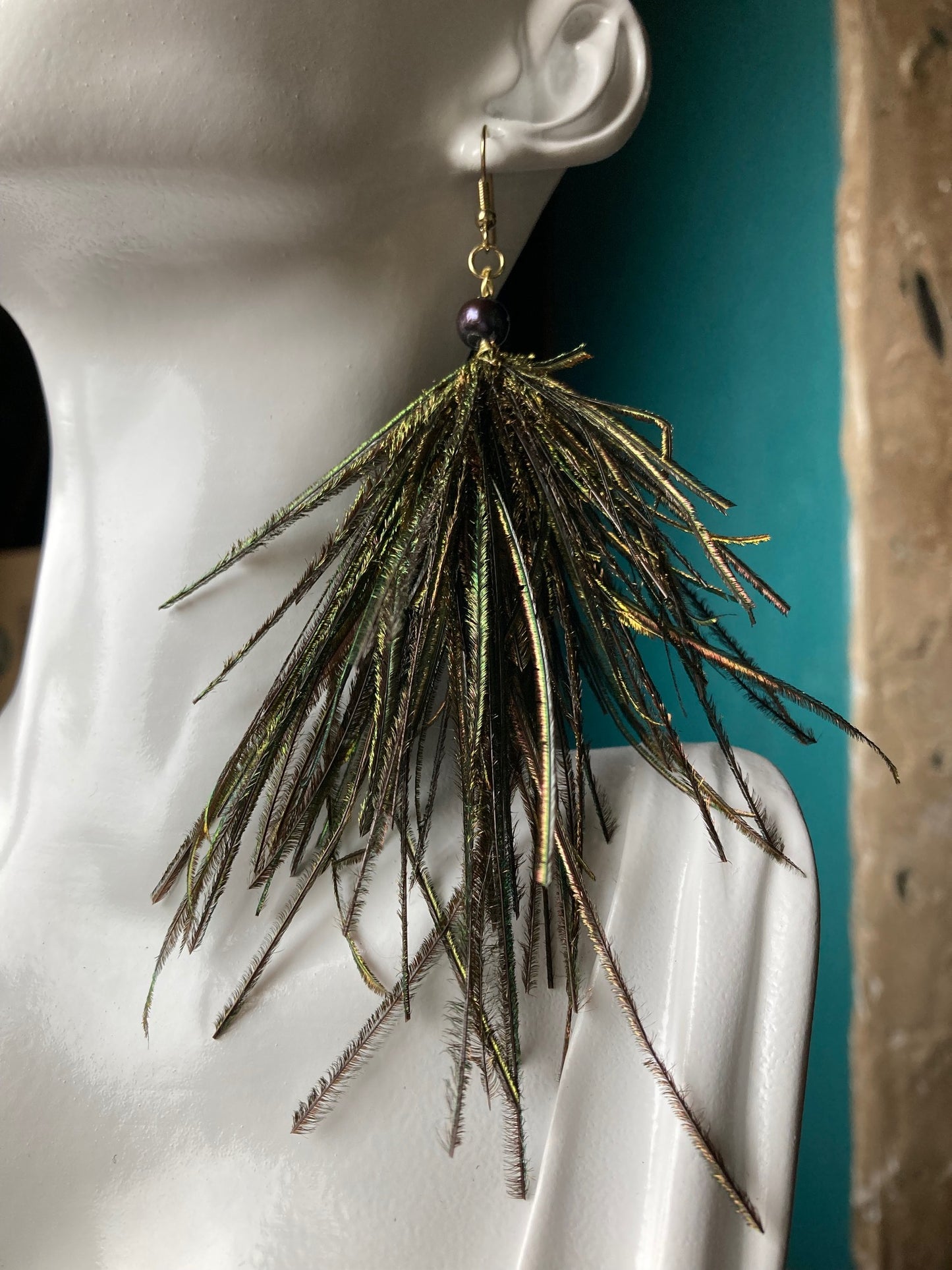 Wild pixy cut large Peapoofs with black fresh water pearl