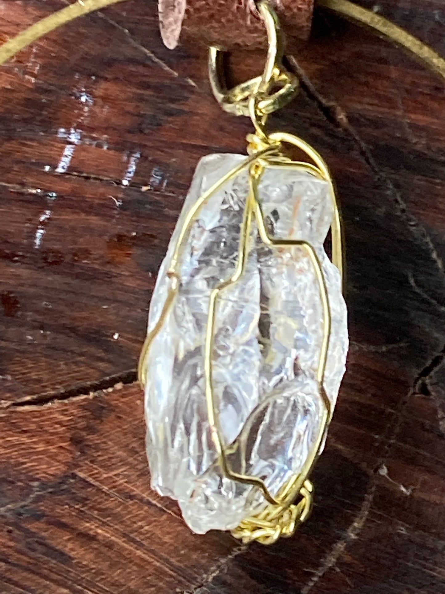 Gold circle diamond pendant