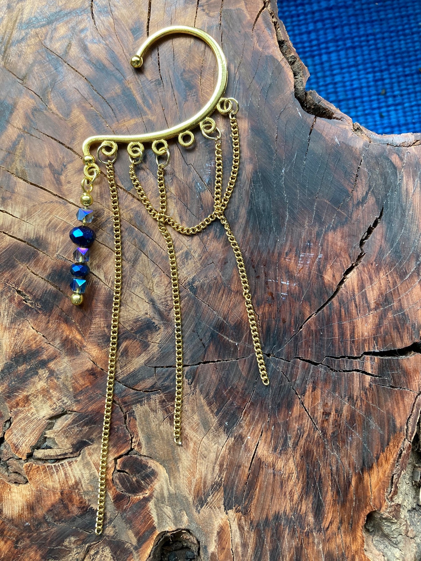 Earcuff single, swooping gold chain with changeable bead charm