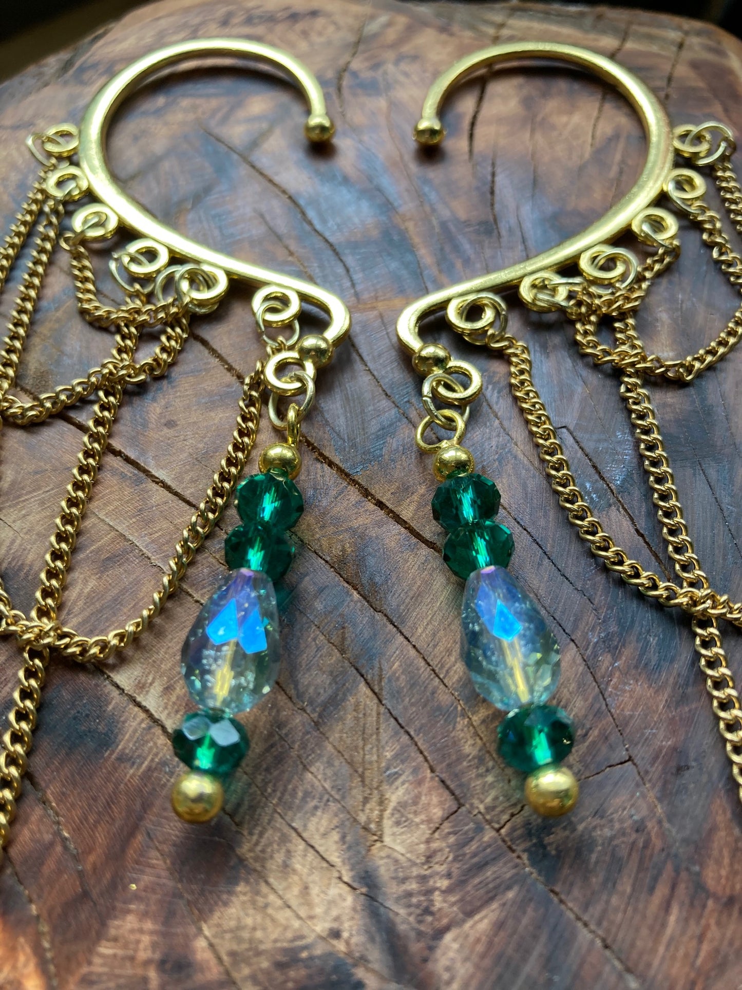 Earcuff, pair swooping gold chain with changeable bead charm