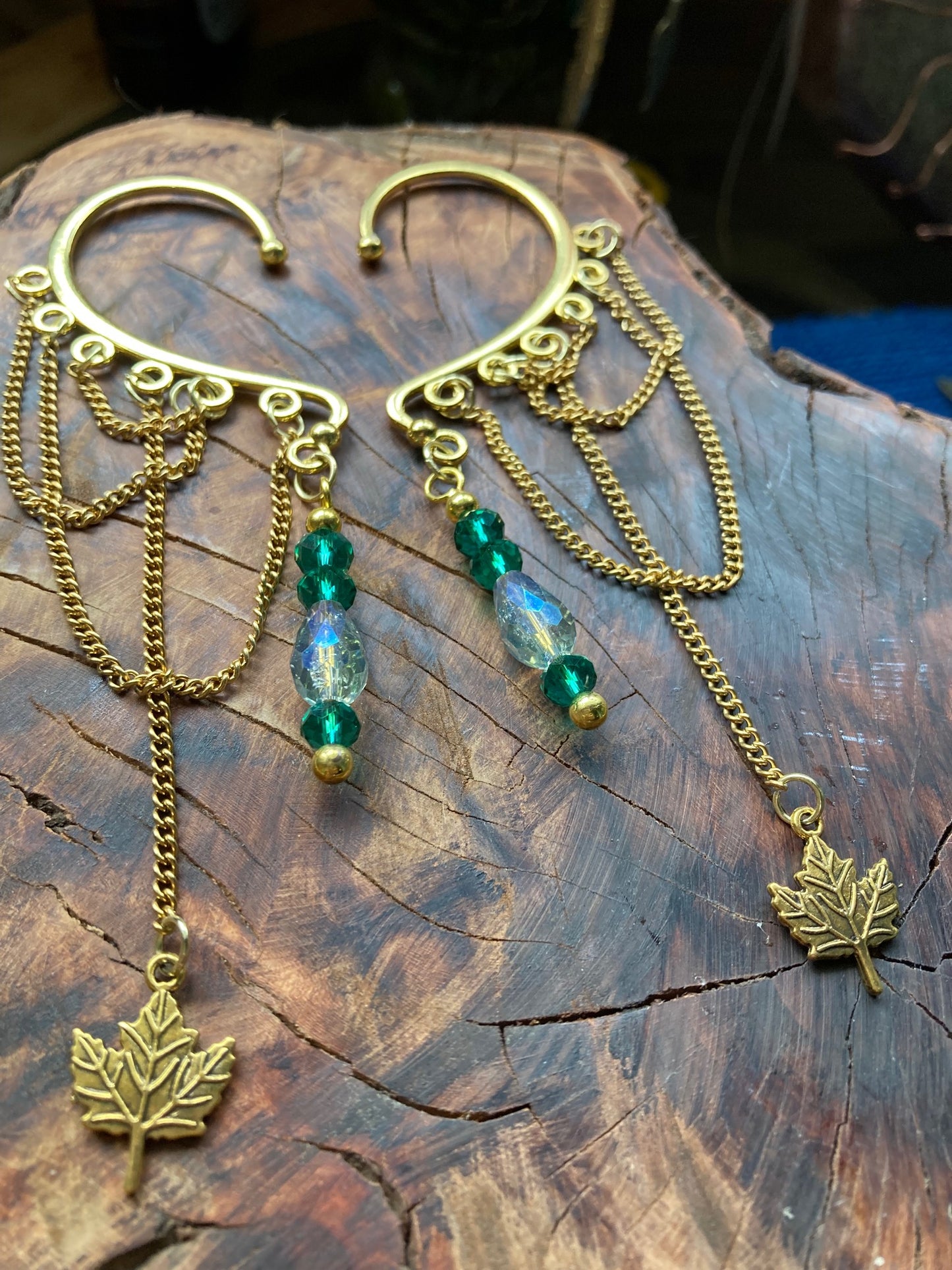 Earcuff, pair swooping gold chain with changeable bead charm