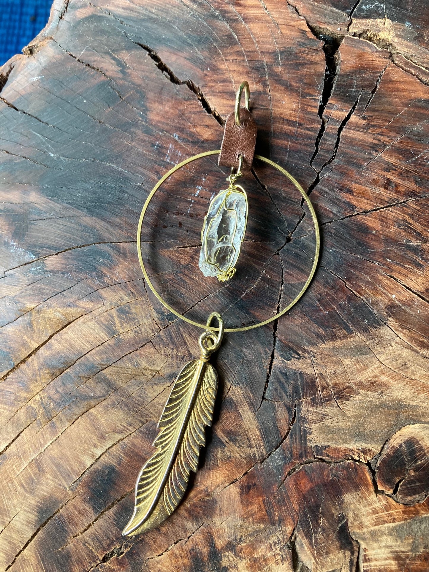 Gold circle diamond pendant