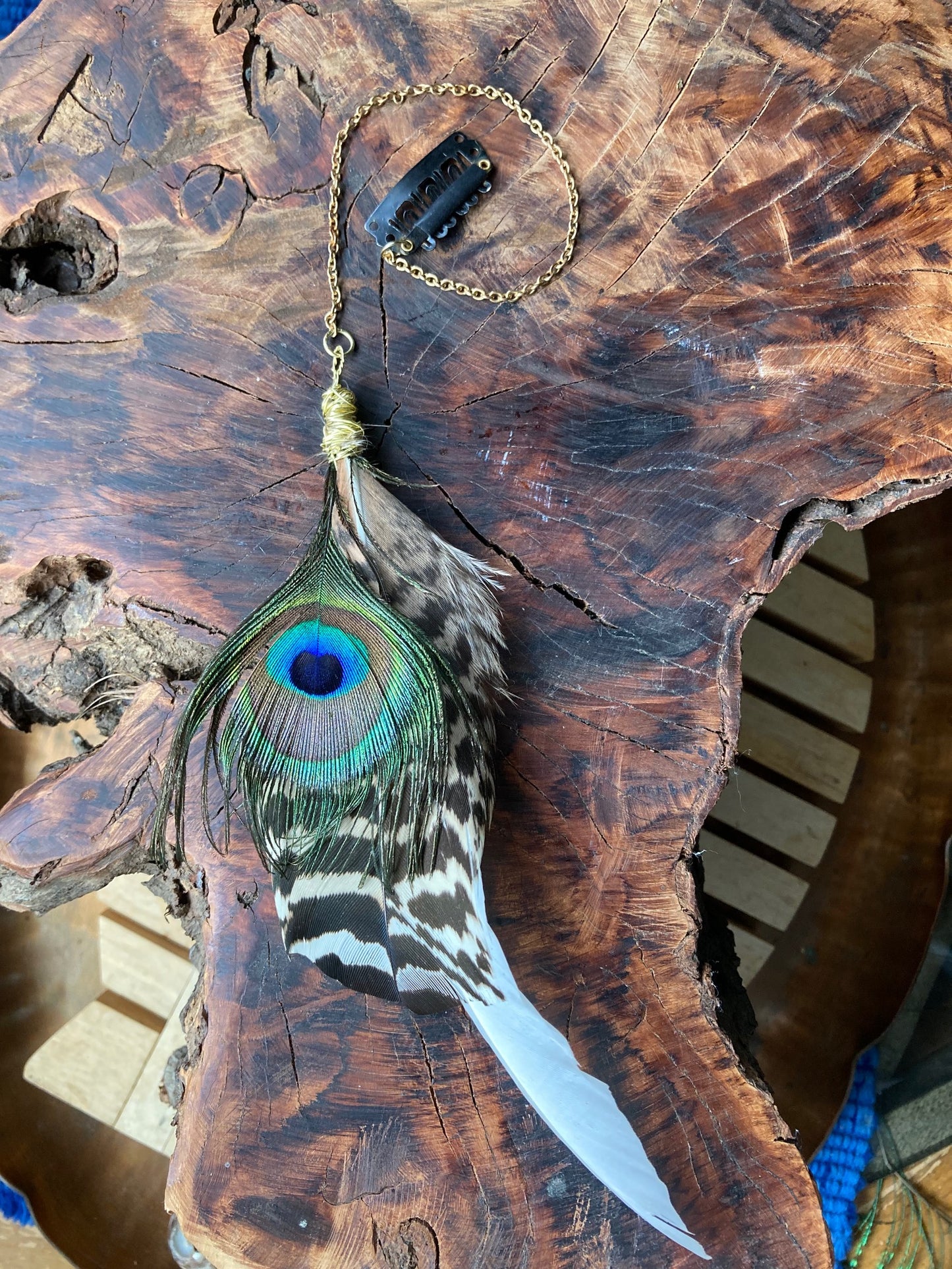 Hair feather dangle with three feathers