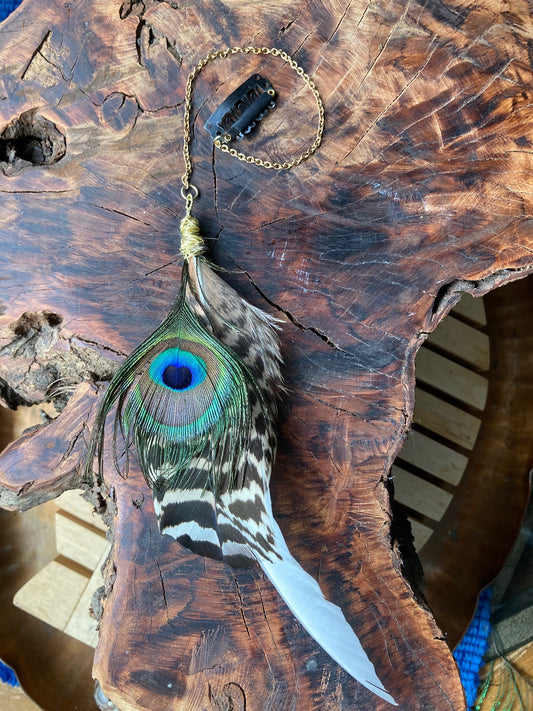 Hair feather dangle with three feathers