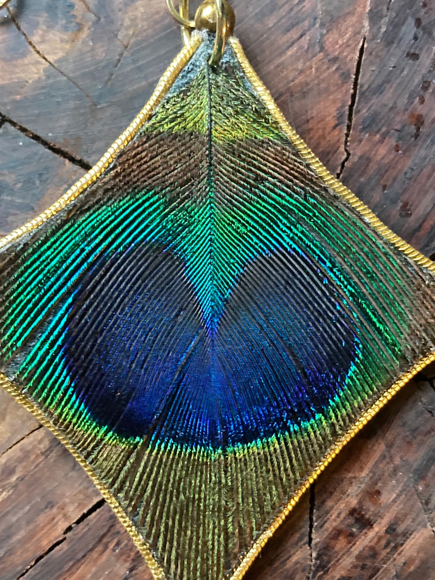 Feathered large Diamond pendant neclace